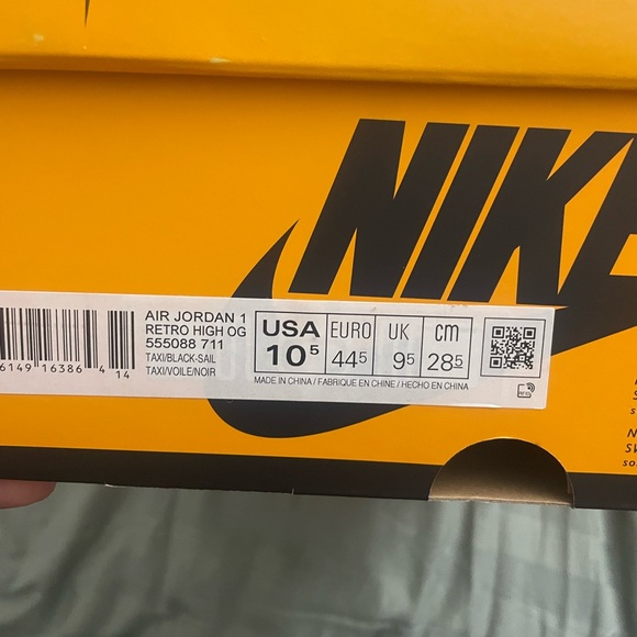Used Air Jordan 1 high og yellow toe sz 10.5 - Picture 2 of 4